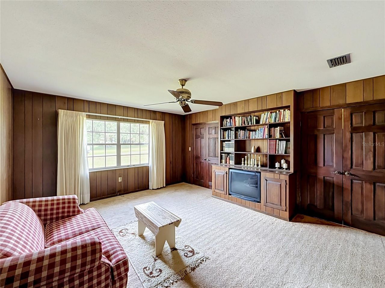 8038 Spring Drive , Yalaha, FL 34797 Photo