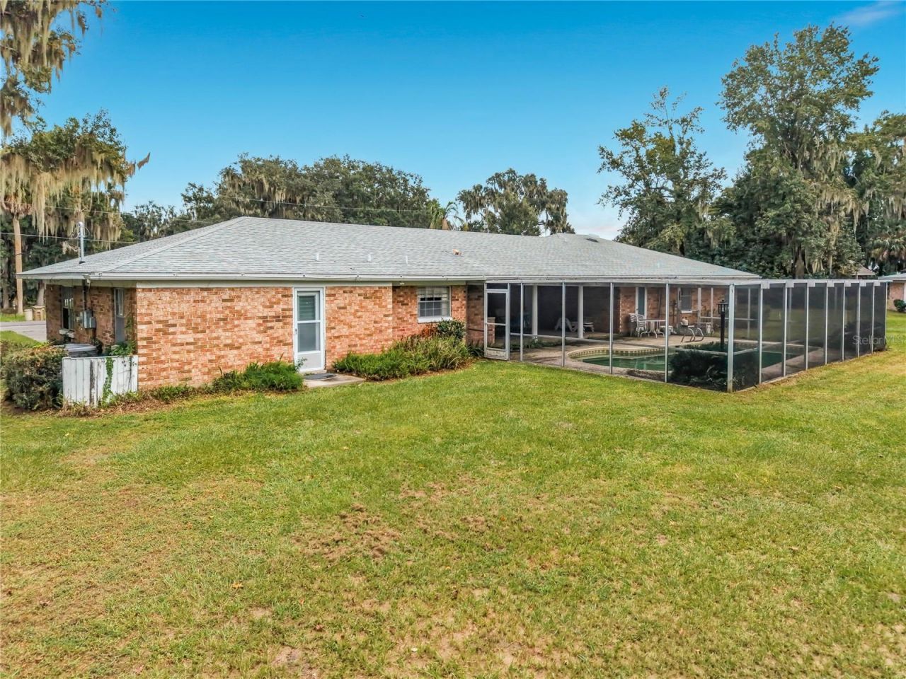 8038 Spring Drive , Yalaha, FL 34797 Photo