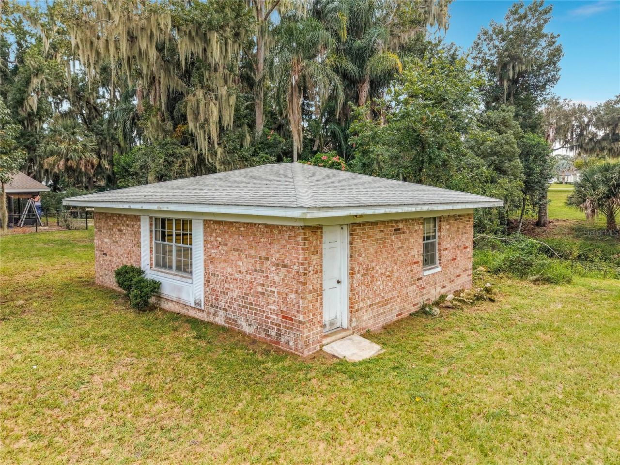 8038 Spring Drive , Yalaha, FL 34797 Photo