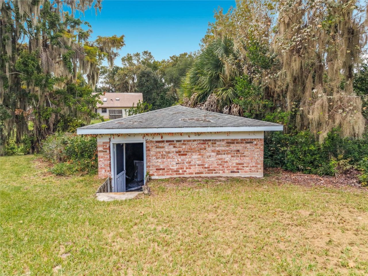 8038 Spring Drive , Yalaha, FL 34797 Photo