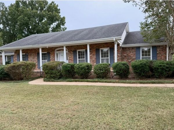 349 Roxie Dr, Florence, AL 35633
