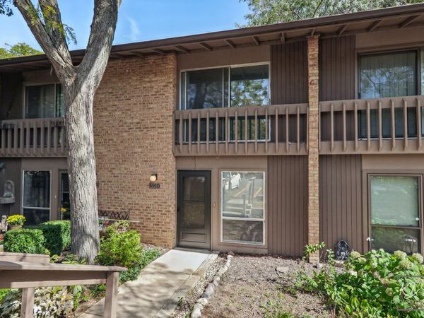 5910 Meadow Drive , Lisle, IL 60532