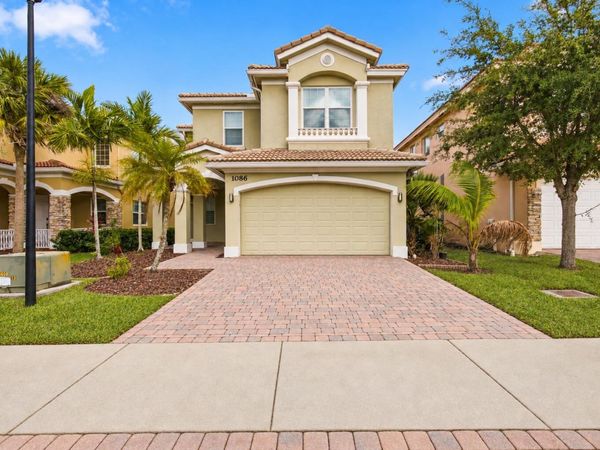 1086 NW LEONARDO Circle, Port St. Lucie, FL 34986