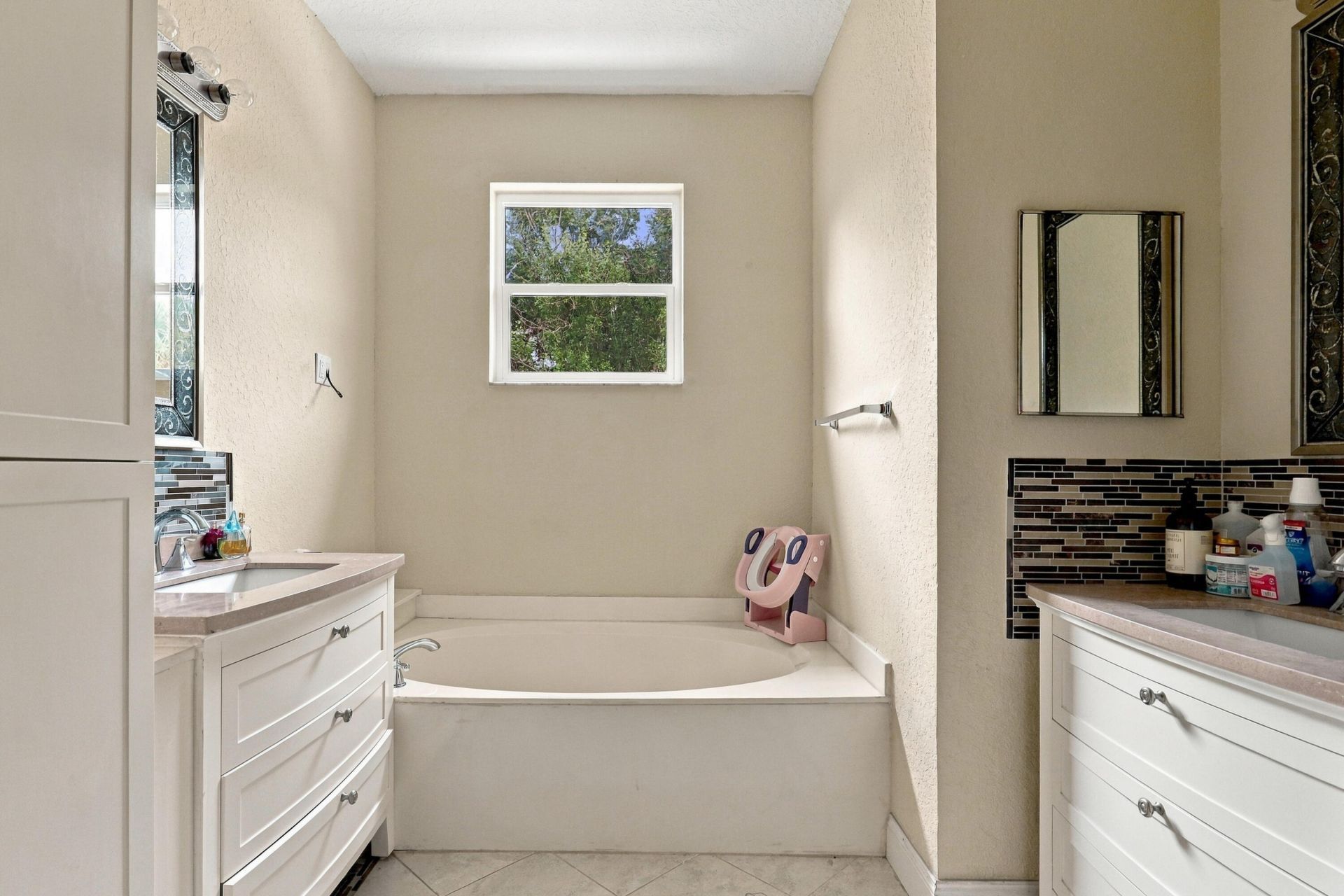 1086 NW Leonardo Circle, Port Saint Lucie, FL 34986 Photo