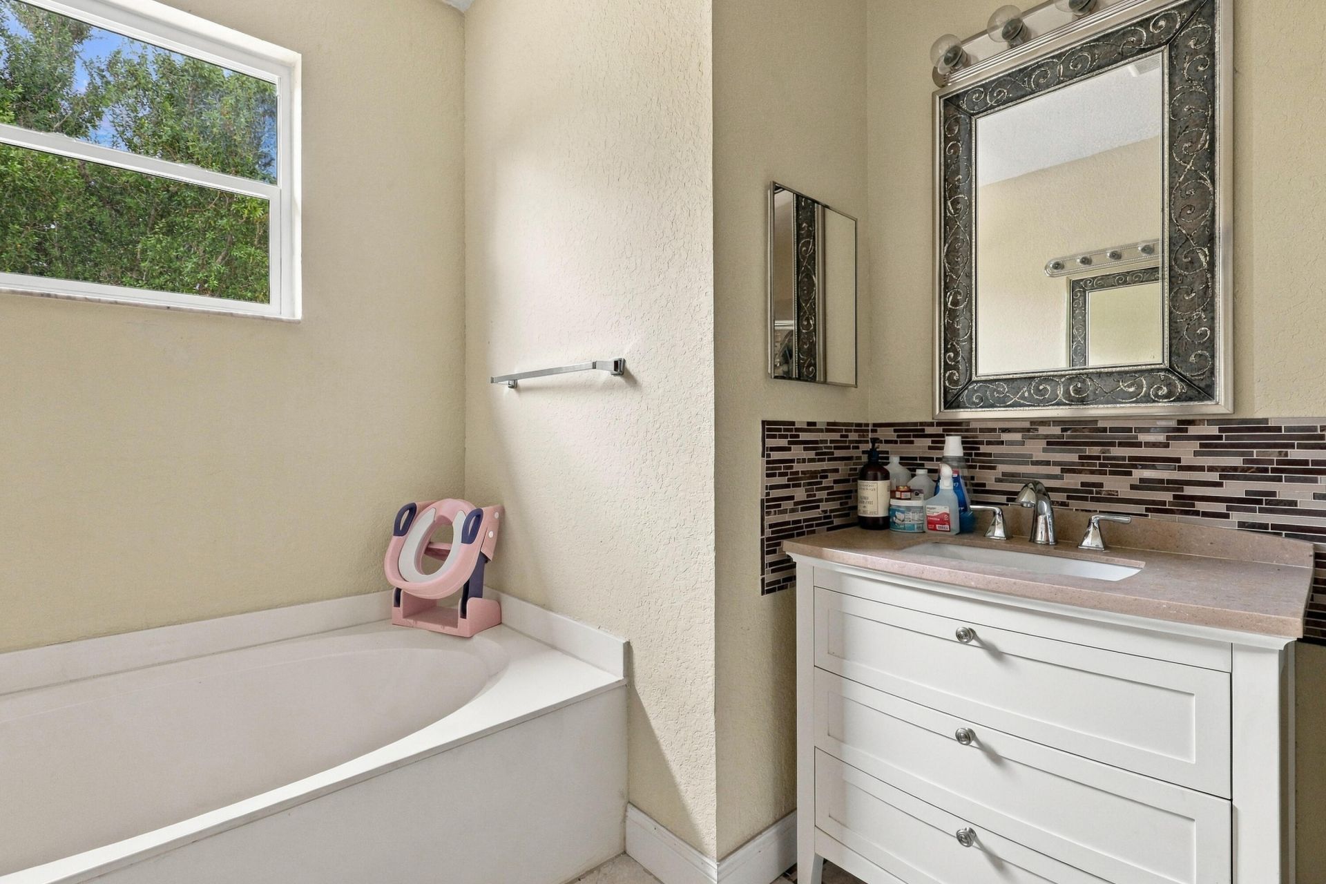 1086 NW Leonardo Circle, Port Saint Lucie, FL 34986 Photo