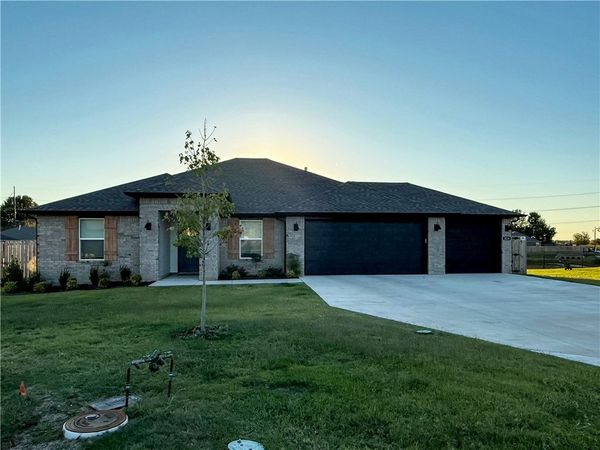 824 Picard Avenue , Lowell, AR 72745