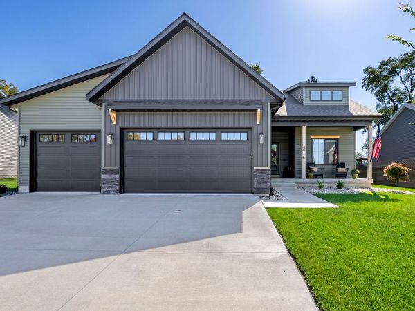 4915 Willow Circle , Davenport, IA 52806
