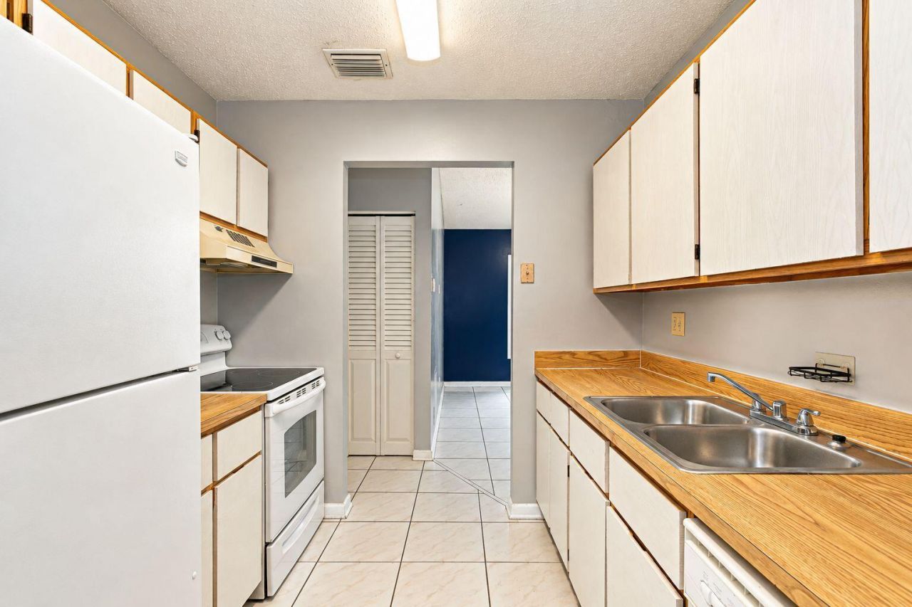 1435 S Summit Run Circle, West Palm Beach, FL 33415 Photo