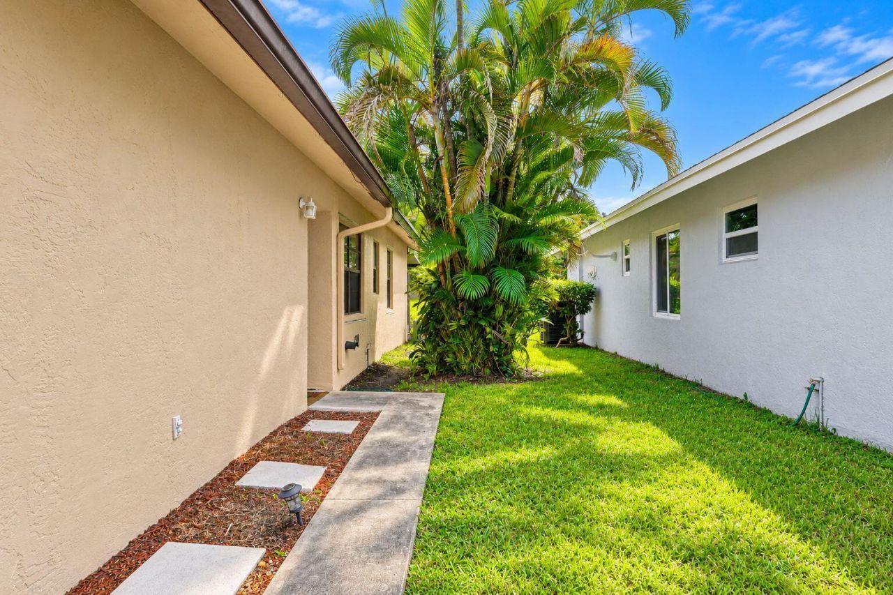 1435 S Summit Run Circle, West Palm Beach, FL 33415 Photo
