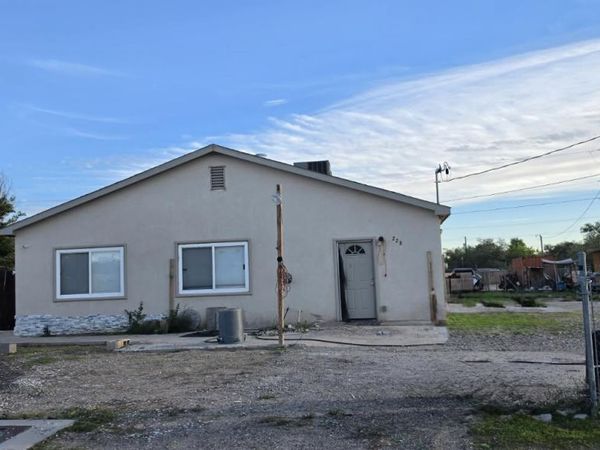 228 Valley High Street SW, Albuquerque, NM 87105