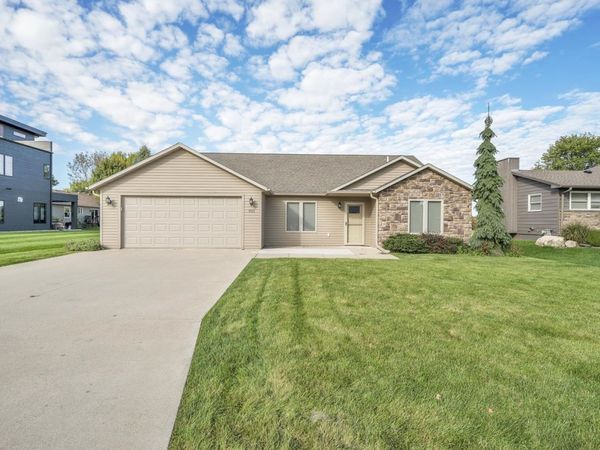 1011 Eloise Street , Okoboji, IA 51355