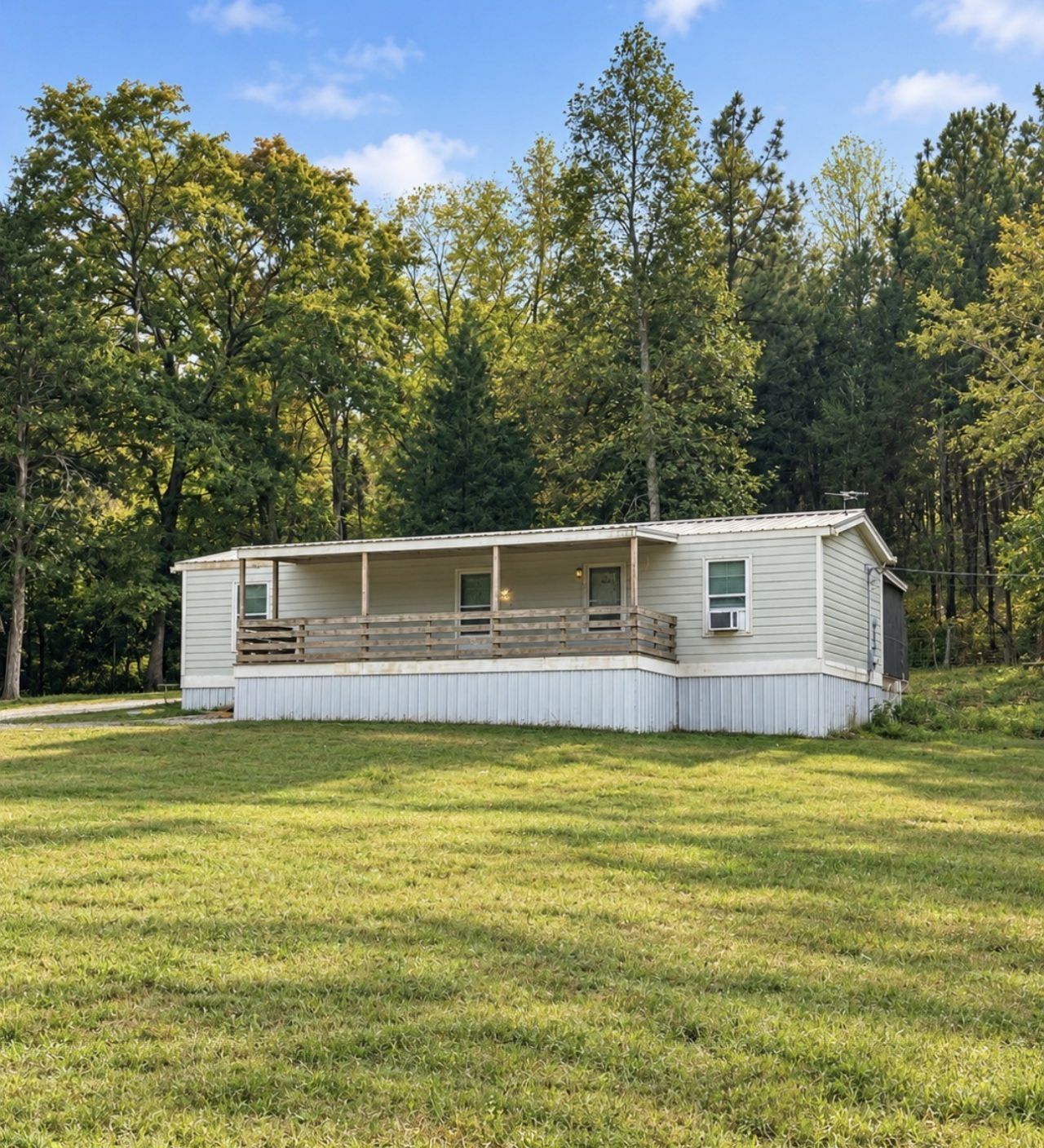 633 Springer Rd , Hohenwald, TN 38462 Main Photo