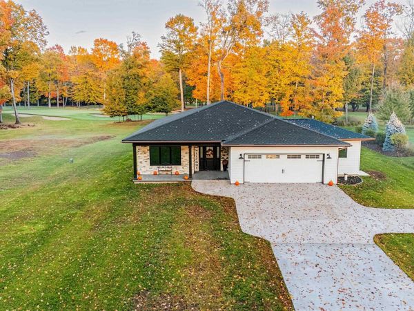 1522 N Country Club Drive, Hiawatha Twp, MI 49854