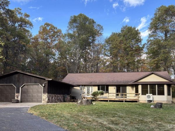 W6024 Oak Crest Drive, Norway, MI 49870