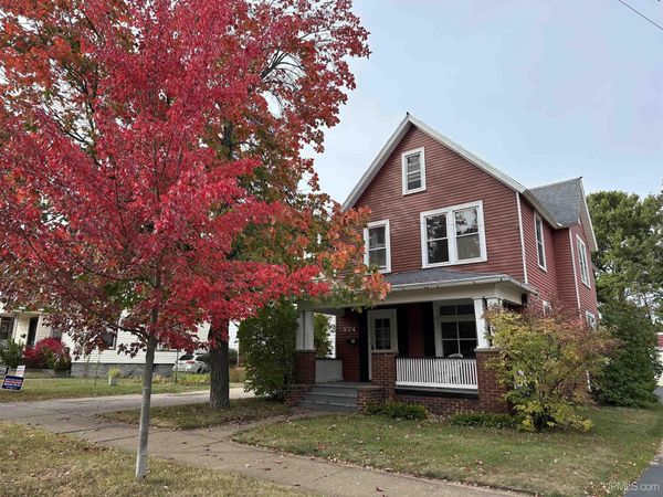 224 W Hewitt Avenue, Marquette, MI 49855