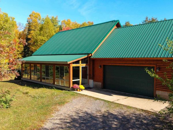 101 Tia Trail, Chocolay Twp, MI 49855