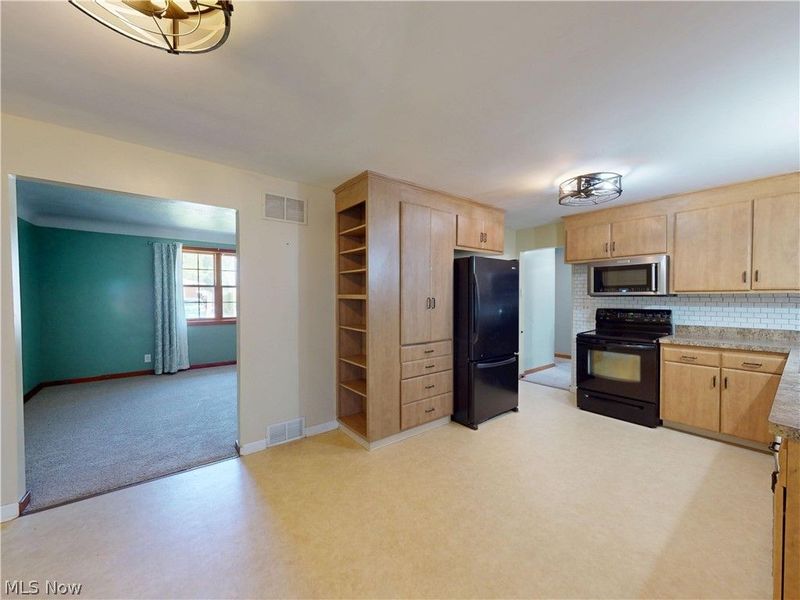 35952 Lakomis Drive, Eastlake, OH 44095 Photo 11