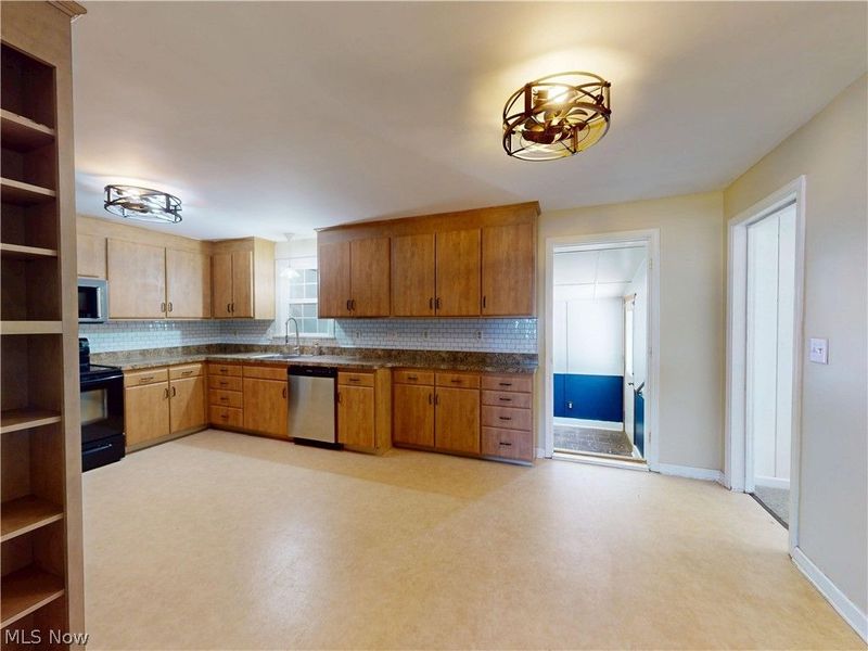 35952 Lakomis Drive, Eastlake, OH 44095 Photo 14