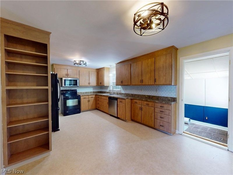 35952 Lakomis Drive, Eastlake, OH 44095 Photo 7