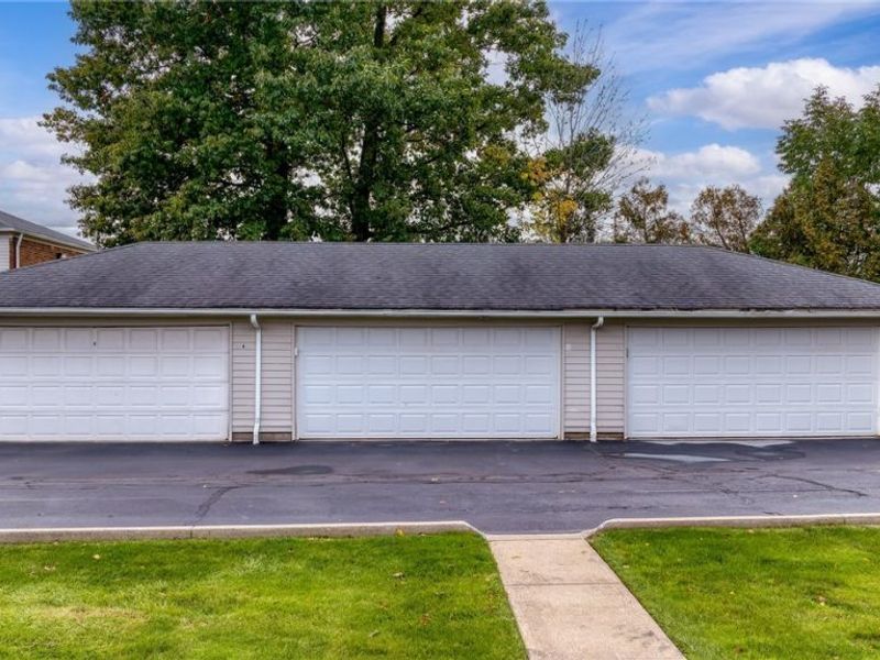 5616 Chelmsford Drive, Lyndhurst, OH 44124 Photo 5
