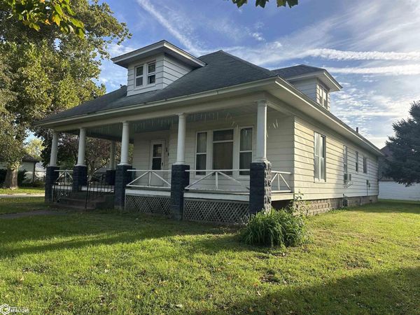 101 S Clark Street, Winfield, IA 52659