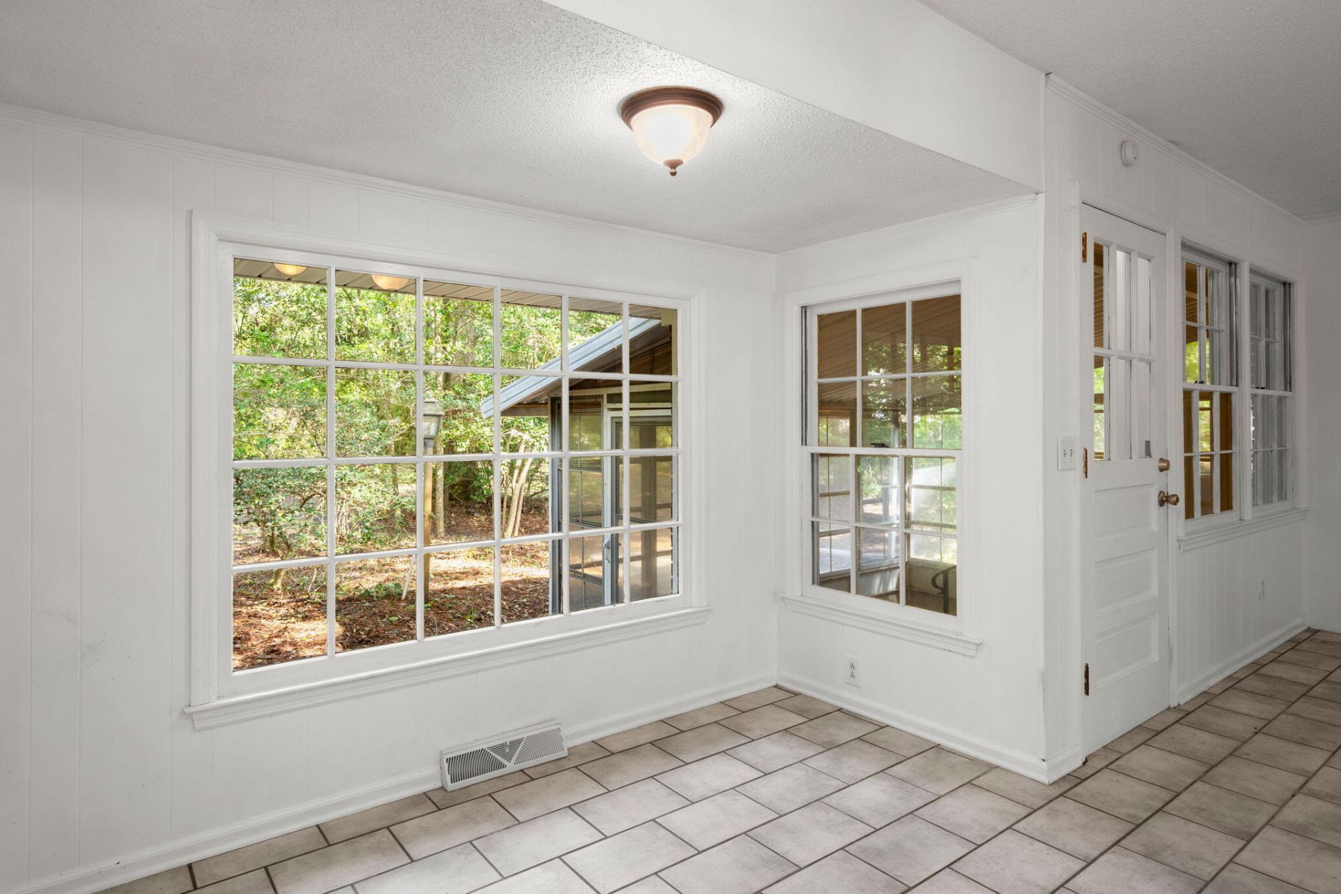 203 Chucker Drive Photo 14