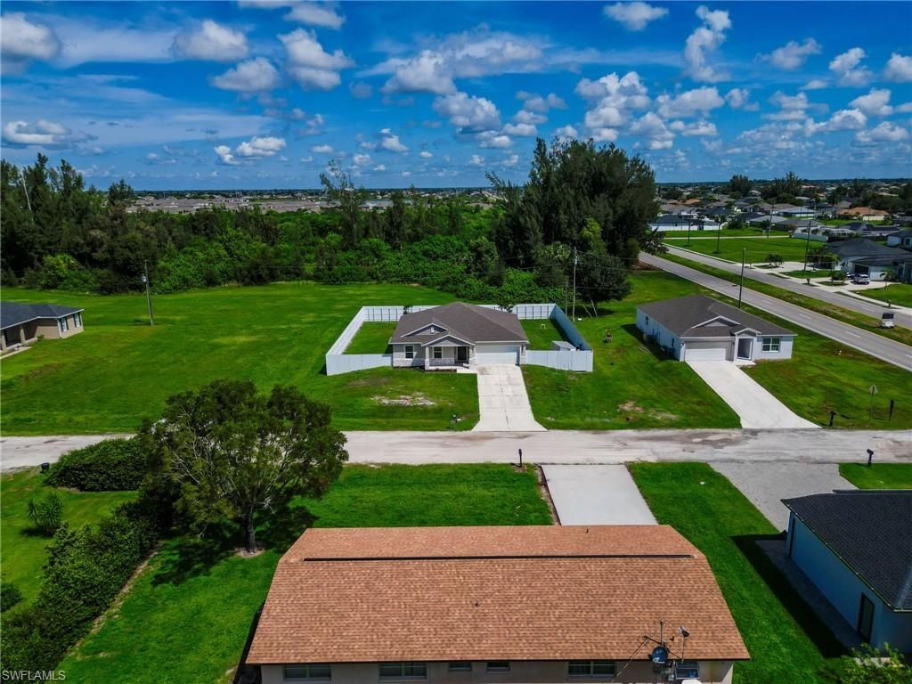 805 Whispering Pines Rd, Cape Coral, FL 33993 Photo