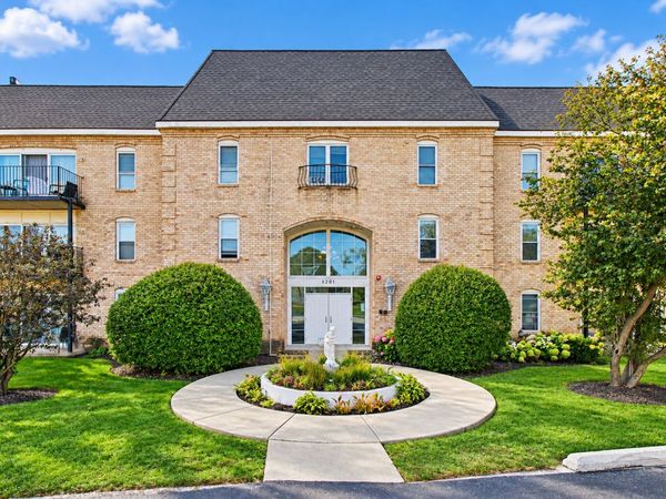 5201 CARRIAGEWAY Drive , Unit C210, Rolling Meadows, IL 60008