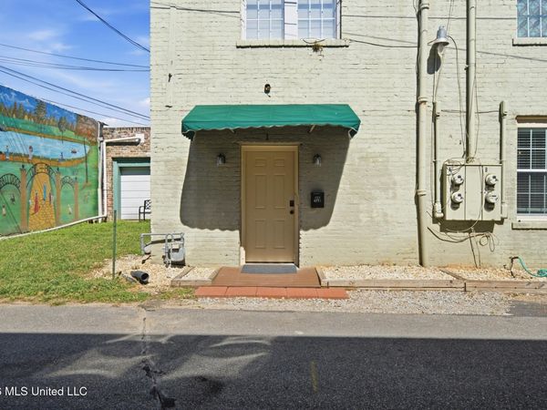 404 Courthouse Square, Columbia, MS 39429