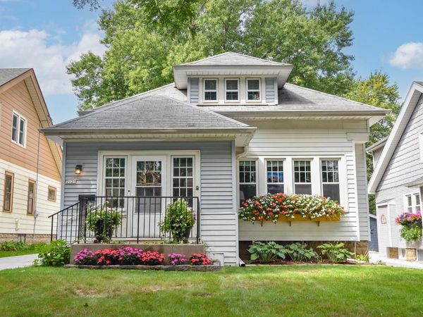 2123 N 71st STREET, Wauwatosa, WI 53213
