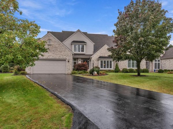 10601 N Hidden Reserve CIRCLE, Mequon, WI 53092