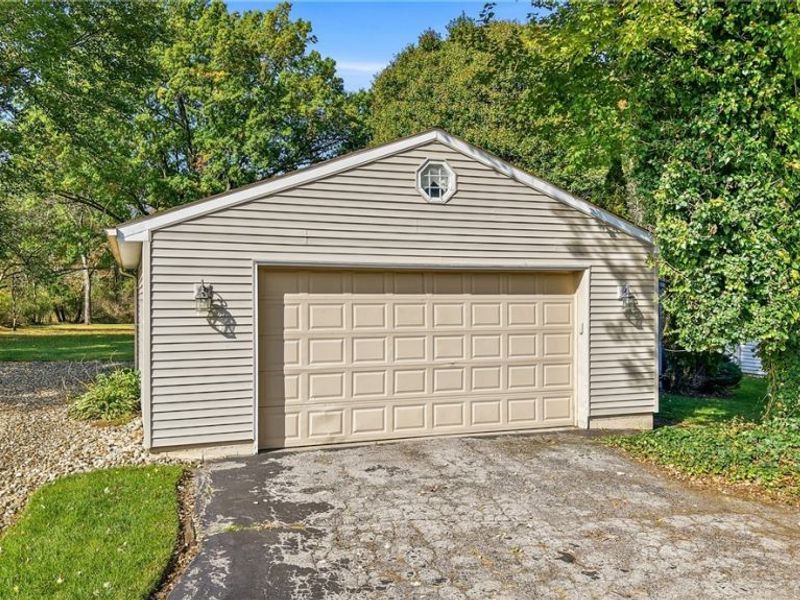 332 Caroline Avenue, Hubbard, OH 44425 Photo 3