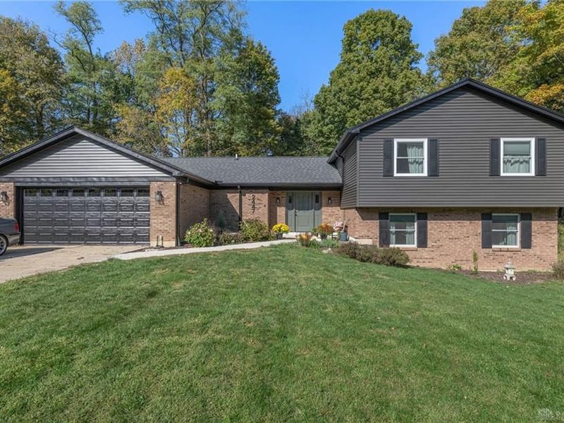 2447 Beechknoll Point, Centerville, OH 45458 Photo 2