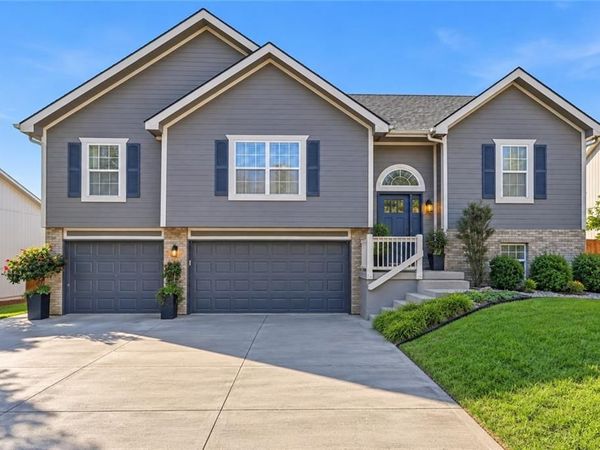 1804 SE Kenwood Drive, Blue Springs, MO 64014