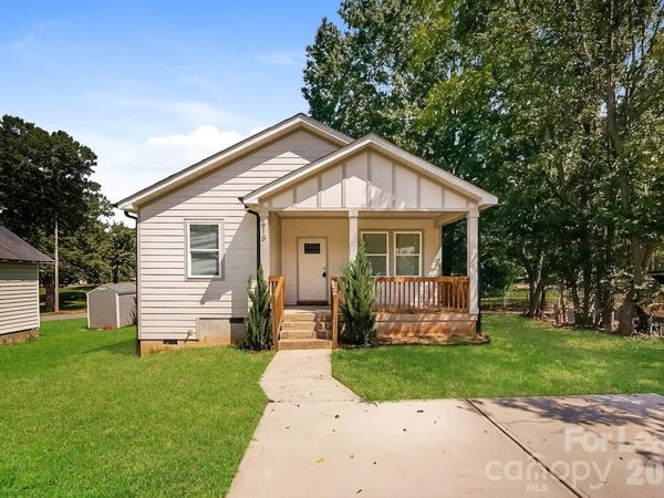 616 Newbern Avenue , Statesville, NC 28677