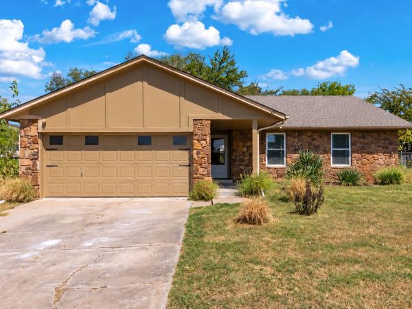 716 W Fort Worth Street , Broken Arrow, OK 74012