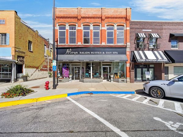 112 N 2nd Avenue W, Newton, IA 50208