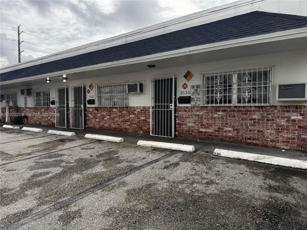 3530 NW 10th Ave , Oakland Park, FL 33309