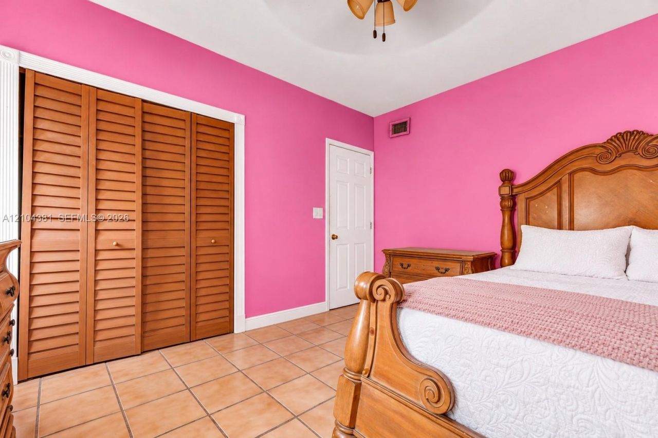 550 NW 107th St , Miami, FL 33168 Photo