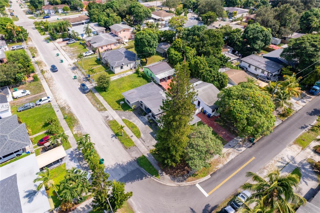 550 NW 107th St , Miami, FL 33168 Photo