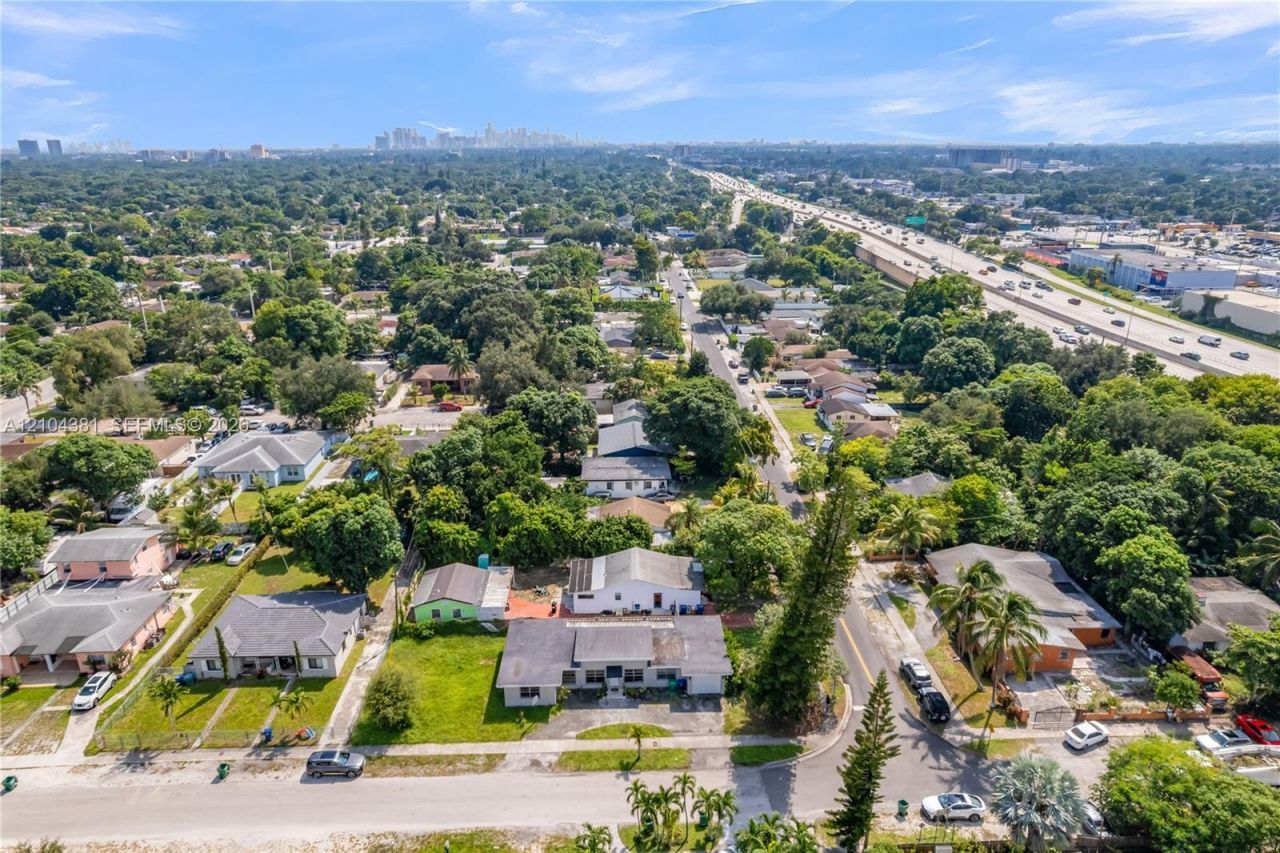 550 NW 107th St , Miami, FL 33168 Photo