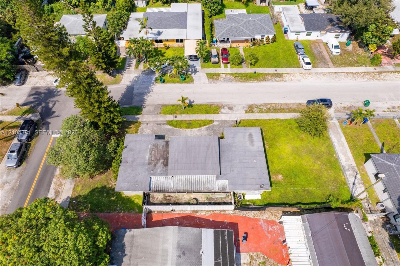550 NW 107th St , Miami, FL 33168 Photo