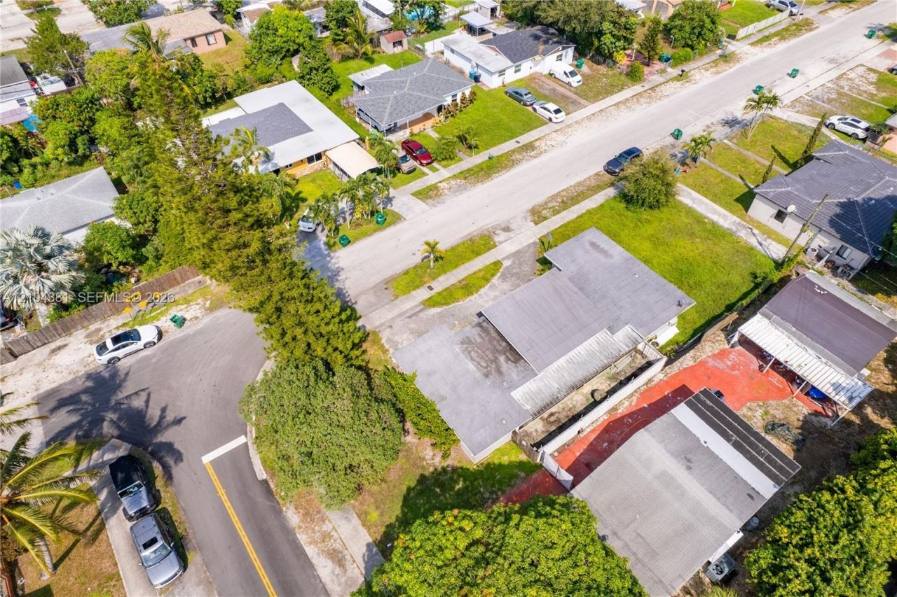 550 NW 107th St , Miami, FL 33168 Photo