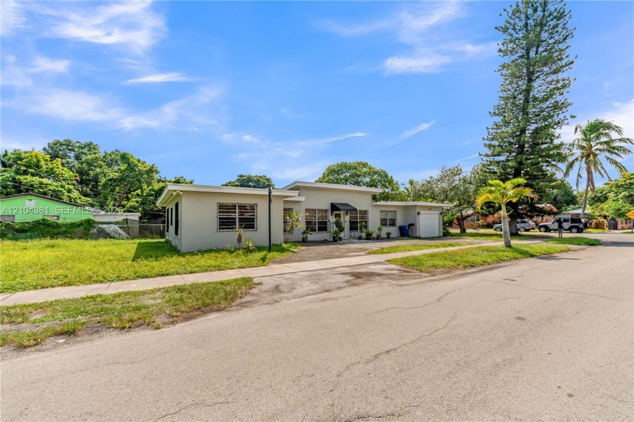 550 NW 107th St , Miami, FL 33168 Photo