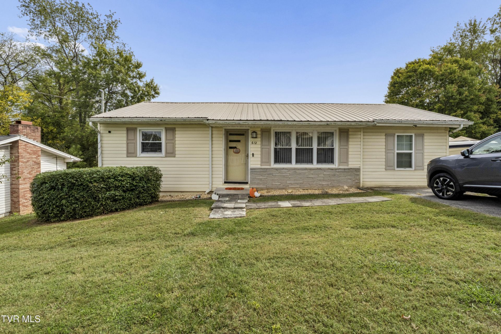 612 South Roan Street, Elizabethton, TN 37643 Main Photo
