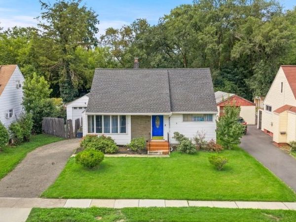 484 Raritan Rd, Roselle, NJ 07203