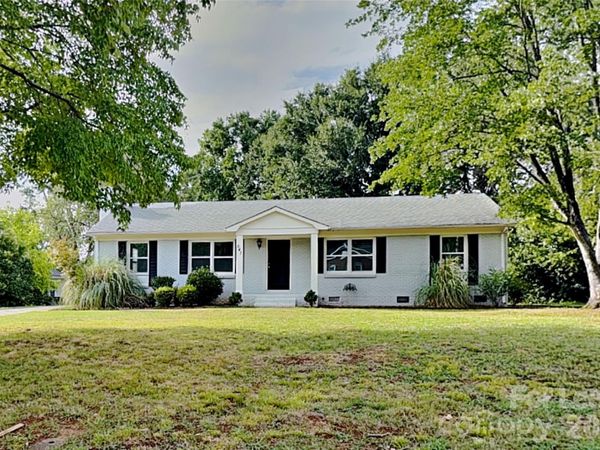 547 Whitethorn Drive , Gastonia, NC 28054