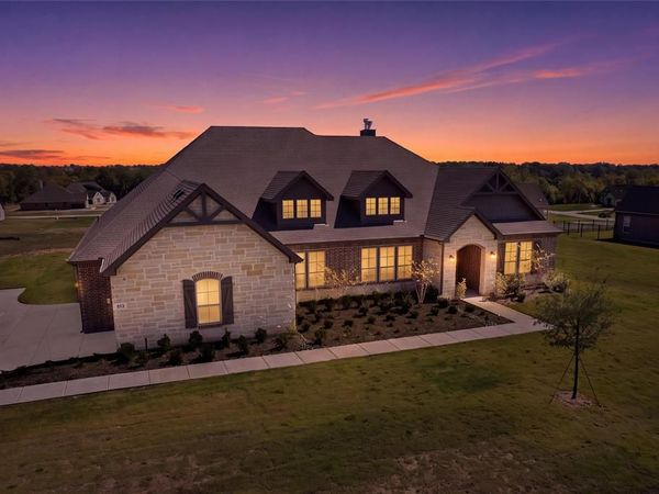 813 Valley Ridge Road, Van Alstyne, TX 75495