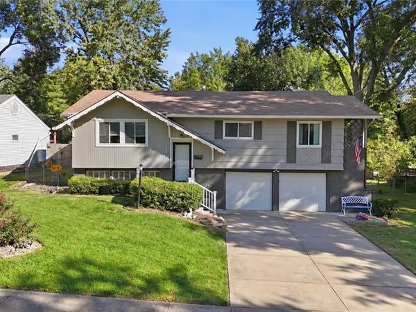 1700 NE 67th Place, Gladstone, MO 64118