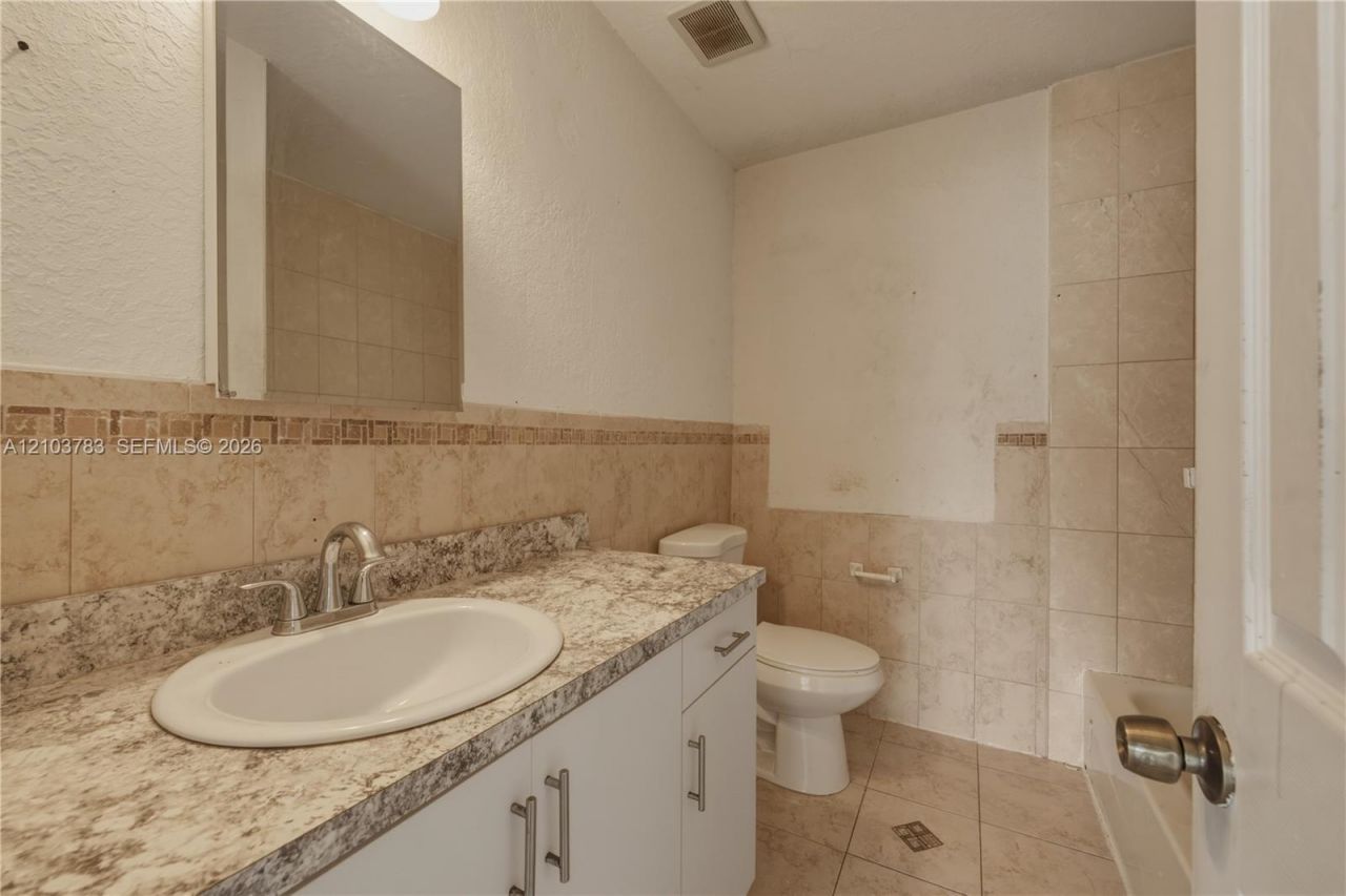 1875 NW 134th St , Miami, FL 33167 Photo